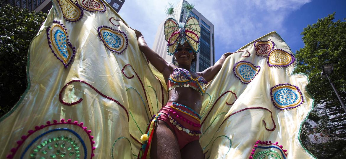 Rio tem abertura não oficial do Carnaval de rua; 20 blocos desfilam mesmo sem alvará - Bruna Prado/UOL
