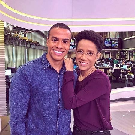 Thiago Oliveira e Zileide Silva se abraçam no estúdio do "Jornal Hoje" - Reprodução/Instagram/thioliveiras - Reprodução/Instagram/thioliveiras