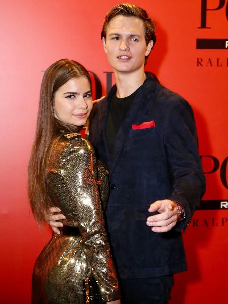 Ansel Elgort posa ao lado de namorada - Manuela Scarpa/Brazil News