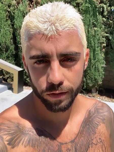 Pedro Scooby posta foto no stories do Instagram com cabelo platinado - Reprodução/Instagram/@pedroscooby