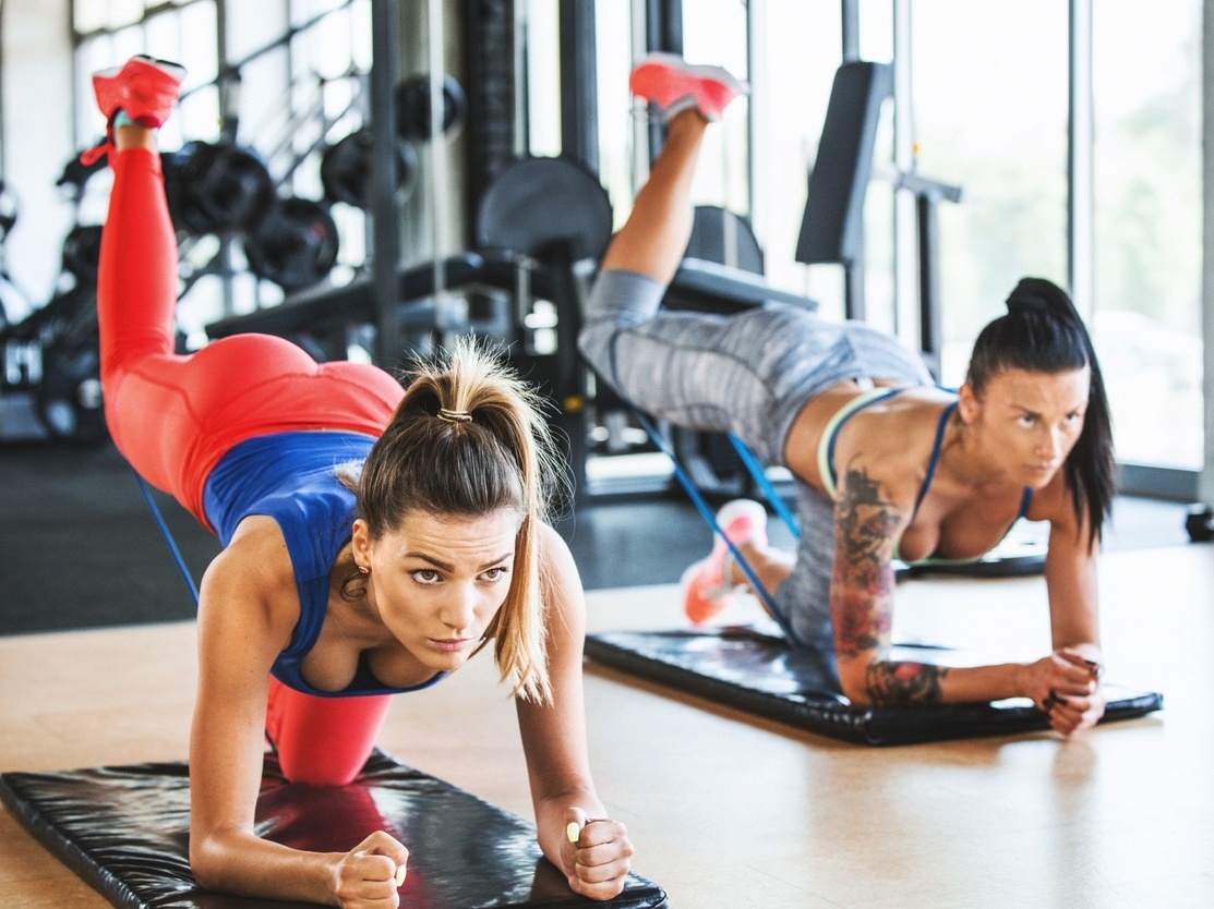 Aprenda a realizar o treino GAP em casa; exercícios para glúteos, abdômen e  pernas - Blog Saúde