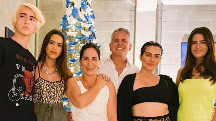 Glória Pires com o marido, Orlando Morais, e os filhos, Bento, Ana, Cleo e Antonia - Reprodução/Instagram - Reprodução/Instagram