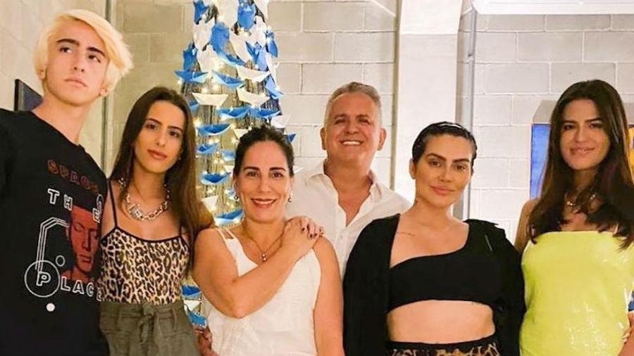 Glória Pires com o marido, Orlando Morais, e os filhos, Bento, Ana, Cleo e Antonia - Reprodução/Instagram