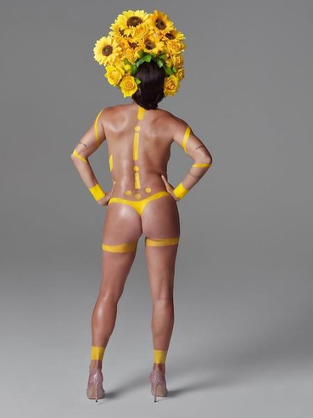 Carolina Ferraz posa nua com o corpo pintado para celebrar os 52 anos - REPRODUÇÃO/INSTAGRAM