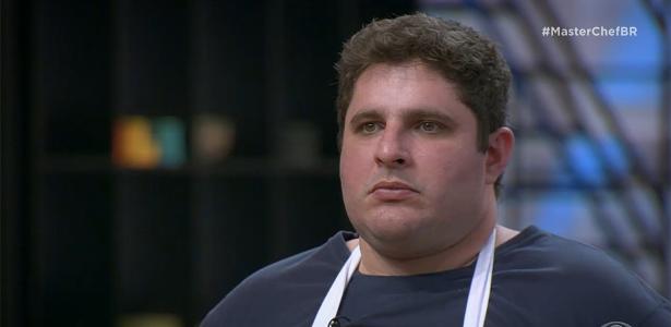 MasterChef: André é eliminado após errar receita de cuscuz