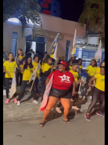 Apoiadoras de Lula e Bolsonaro dançam juntas na Bahia - Reprodução/Twitter 