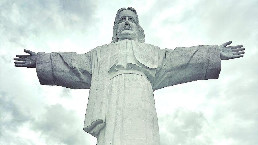 "Cristo Salvador", em Sumatra, na Indonésia