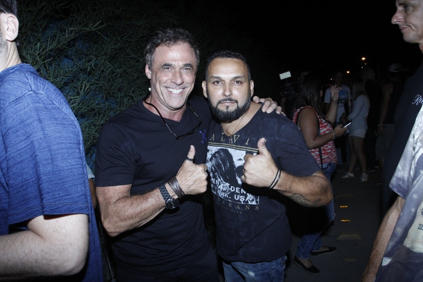 11.mar.2016 - Oscar Magrini chega no Bar do Galo, no Rio de Janeiro, para comemorar o fim de "A Regra do Jogo" e exalta o elenco da novela. "Assistimos o fim da novela juntos no Projac e todas as cenas foram muito aplaudidas. Temos que valorizar o trabalho dos colegas. Adorei fazer o Regis e trabalhar com a Renata Sorrah" - Marcos Ferreira e Thyago Andrade /Brazilnews