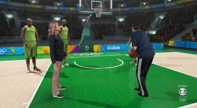 13.ago.2016 - Sem gravata, sem sapato e em clima de Jogos Olímpicos, William Bonner jogou basquete ao lado da ex-jogadora Hortência durante o "Balada Olímpica", na madrugada deste sábado (13) - Reprodução/TV Globo