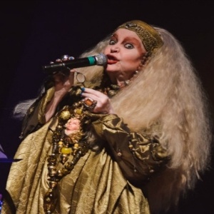 Elke Maravilha em cena do espetáculo "Elke Canta e Conta" - Estúdio Mandala/Divulgação - Estúdio Mandala/Divulgação