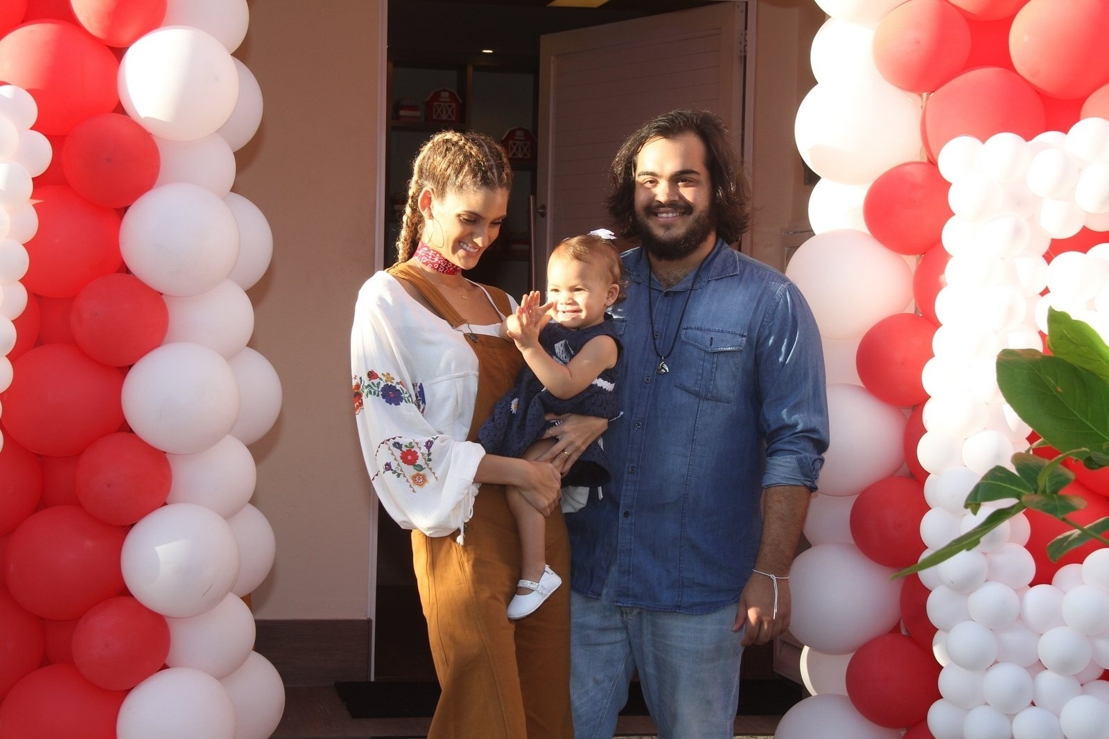 27.nov.2016 - Preta Gil recebe amigos famosos no aniversário de um ano da neta, Sol de Maria, filha de Francisco e a nora, Laura Fernandez - Thyago Andrade/Brazil News