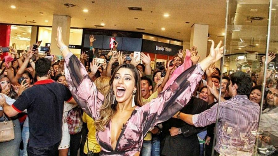 Vivian é recepcionada por dezenas de fãs em shopping de Manaus - Reprodução/Instagram