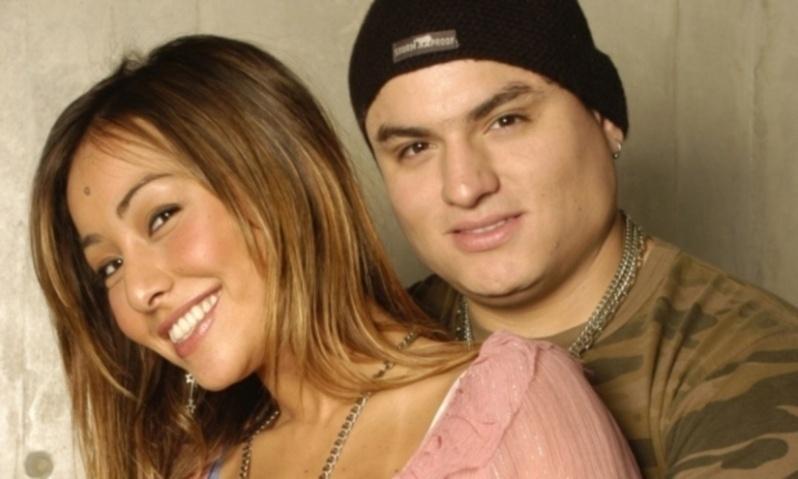 Depois do namoro, que o Brasil inteiro acompanhou dentro da casa do "BBB3" com Dhomini, Sabrina se apaixonou por Carlos Silva, o Mendigo, seu colega da época no "Pânico". O romance durou um tempinho, mas em 2005 ela colocou um ponto final para tristeza do rapaz, que quis voltar de qualquer jeito, mas a Japa fez a fila andar. Carlinhos mantém uma tatuagem com nome da ex tatuado no pulso direito - UOL