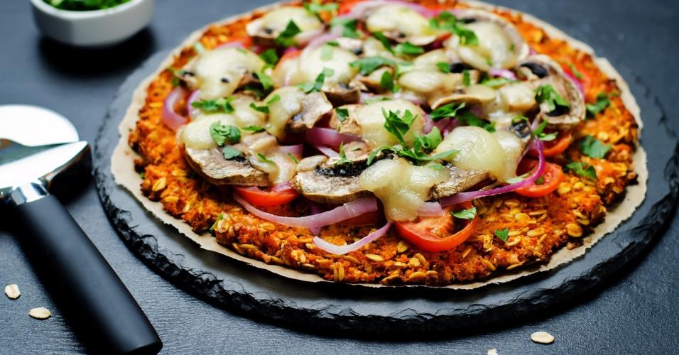Pizza de aveia? Sim, conheça essa versão que vai te fazer comer sem culpa - Entretenimento - BOL ...