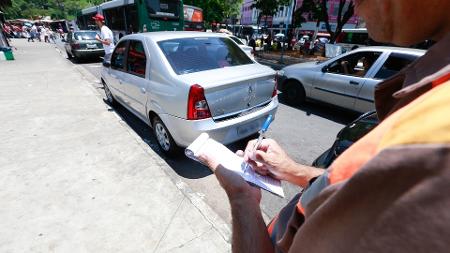 Caminhão arqueado: como nova moda cria máquinas de matar nas estradas -  14/01/2022 - UOL Carros