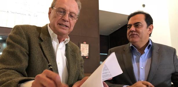 No dia de ontem, a Rede Brasil de Televisão anunciou a contratação de Hermano Henning, na foto, ao lado de Marcos Tolentino, presidente da RBT - Divulgação - Divulgação