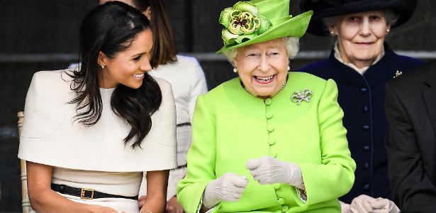 A rainha Elizabeth com Meghan, a duquesa de Sussex, em seu primeiro compromisso oficial em Cheshire, na Inglaterra