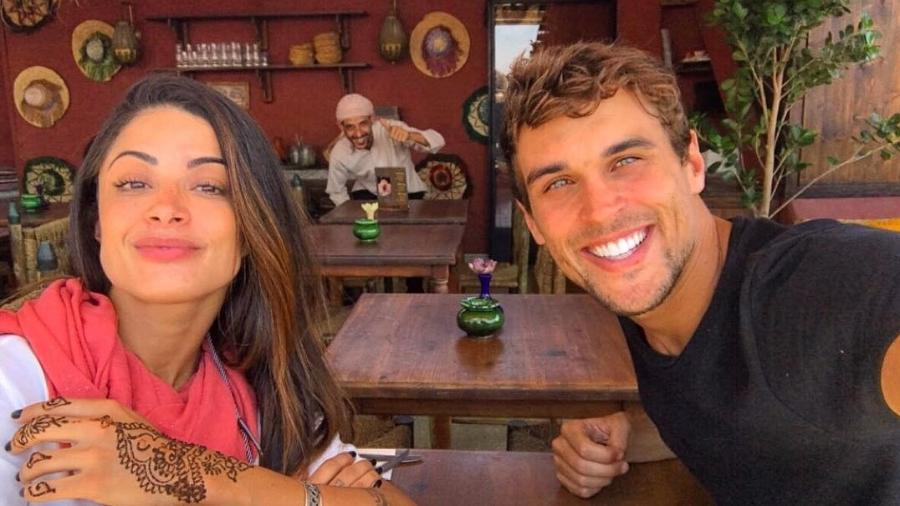 Aline Riscado e Felipe Roque tiveram até um "photobomb" marroquino - Reprodução/Instagram