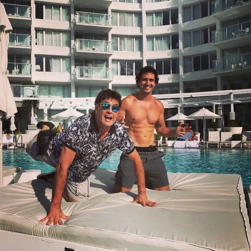 Sergio Tadeu fez homenagem ao pai, Sergio Malandro. "Obrigado universo por ter sido o espermatozóide mais veloz e ter vindo ao mundo filho desse cara referência nacional da alegria e o criador do yeh yeh" - Reprodução/Instagram