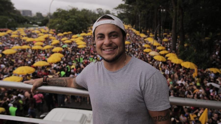 22.fev.2020 - Thammy Miranda, filho de Gretchen, participa do Bloco Agrada Gregos no Ibirapuera - André Lucas/UOL