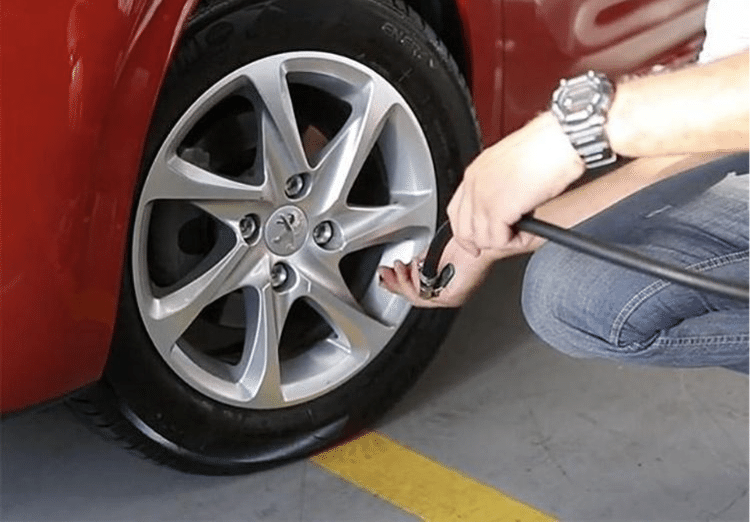 Calibrar pneus quentes faz com que você ajuste pressão inferior à indicada, aumentando gasto de combustível