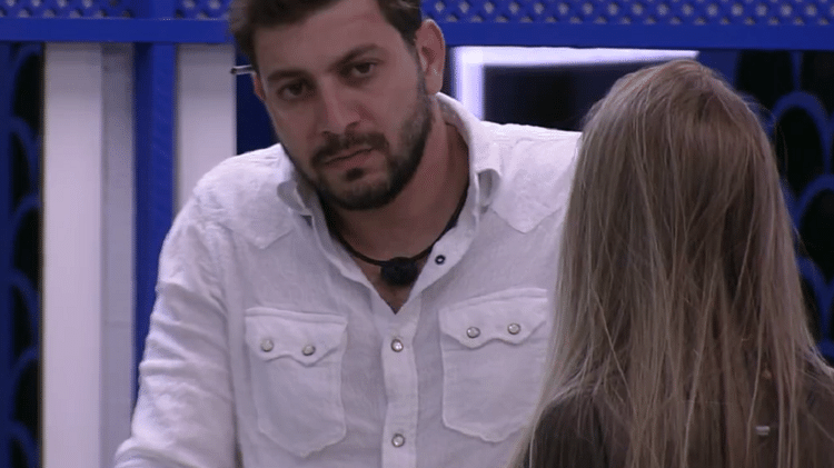 BBB 21: Caio e Carla conversam após o jogo da discórdia - Reprodução/Globoplay - Reprodução/Globoplay