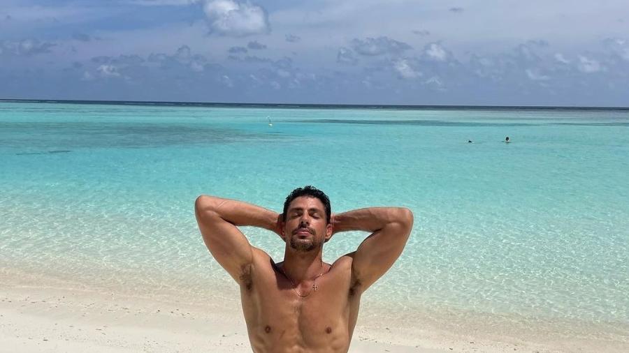 De férias, Cauã posa nas Maldivas - Reprodução / Instagram