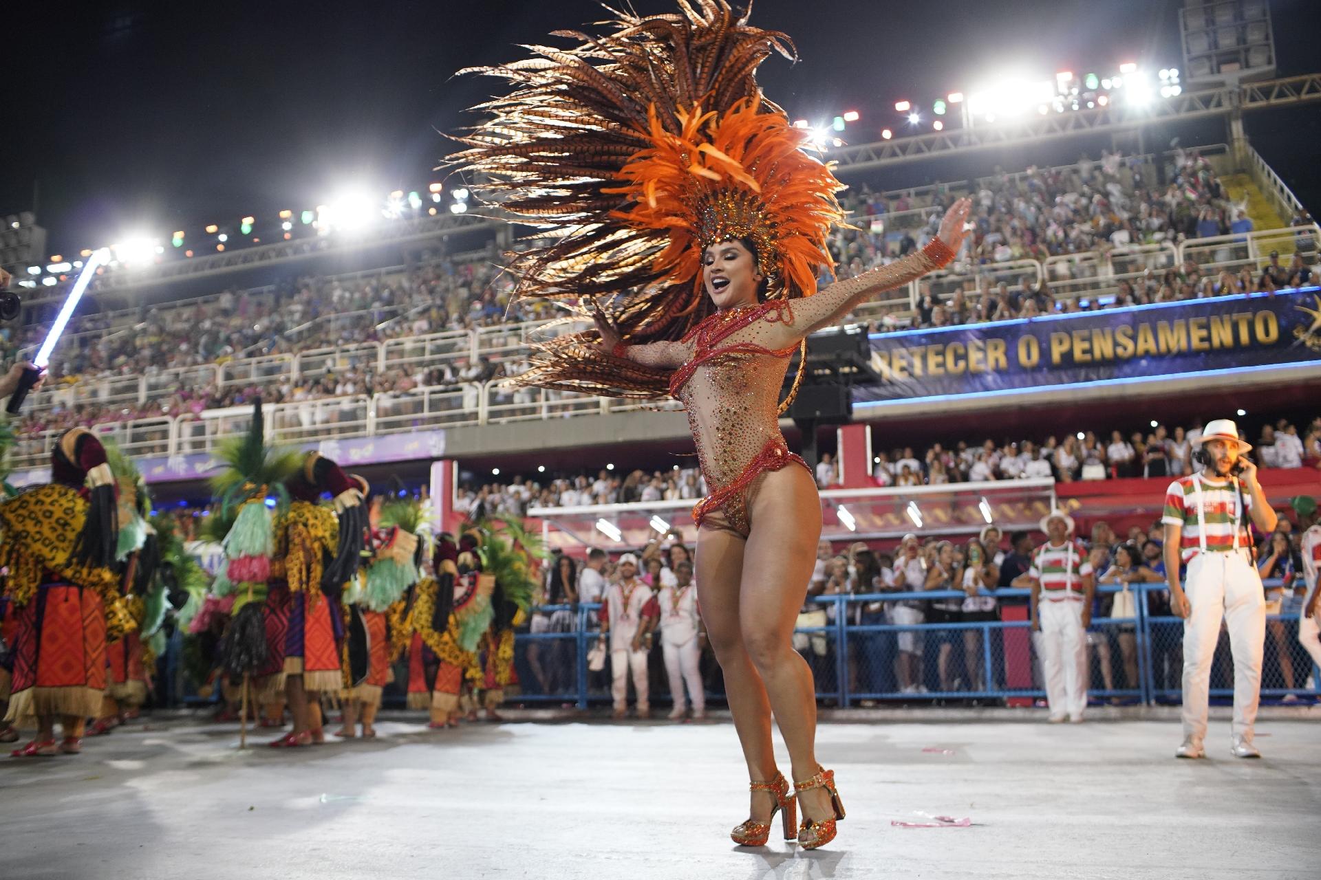 Mileide Mihaile durante desfile - Ricardo Borges/UOL
