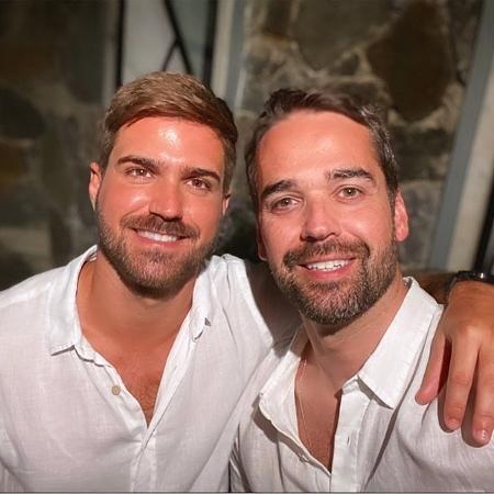 Eduardo Leite, governador do Rio Grande do Sul, e seu namorado Thalis Bolzan, no Ano Novo - Reprodução/Instagram