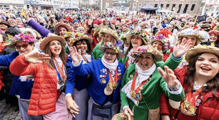 Carnaval é para muitos oportunidade de celebrar amizades - Christoph Reichwein/dpa/picture alliance - Christoph Reichwein/dpa/picture alliance