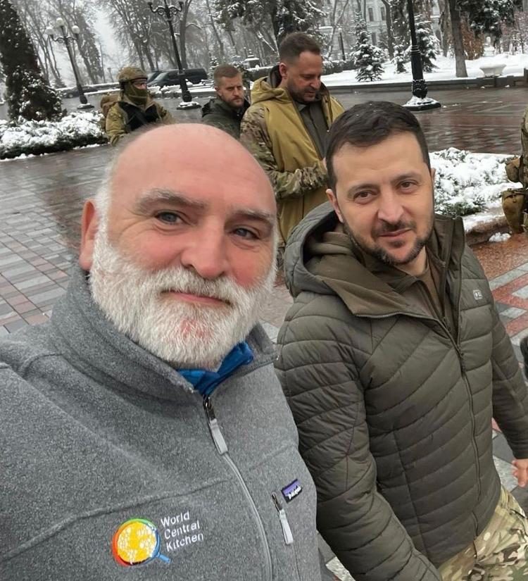 José Andrés e o presidente ucraniano Volodymyr Zelensky - Reprodução/Instagram  - Reprodução/Instagram 