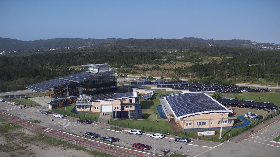 O Laboratório de Energia Solar Fotovoltaica e Hidrogênio Verde da UFSC em Florianópolis: expectativa é de que em 2050 o Brasil produza o hidrogênio verde mais barato do mundo, chegando a custar metade do preço pelo qual se produz hoje o hidrogênio cinza