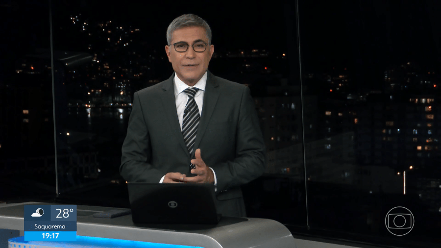 Hélter Duarte apresentava o RJ2 quando a cena foi exibida - Reprodução/Globoplay