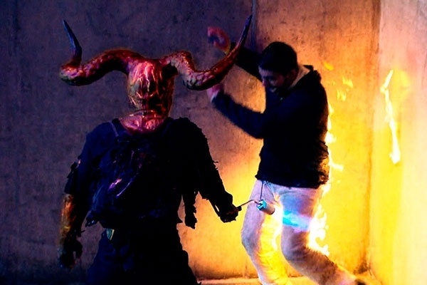 Um dublê aparece em chamas durante pegadinha do "Programa Silvio Santos"