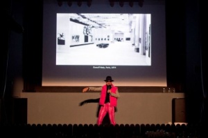 Neto de Miró faz performance para marcar abertura de exposição em Zurique - Divulgação/Galerie Gmurzynska