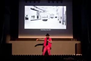 Neto de Miró faz performance para marcar abertura de exposição em Zurique - Divulgação/Galerie Gmurzynska