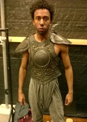 O figurante Anderson caracterizado de soldado de Ynkai no set de gravação da série "Game of Thrones" - Arquivo pessoal - Arquivo pessoal
