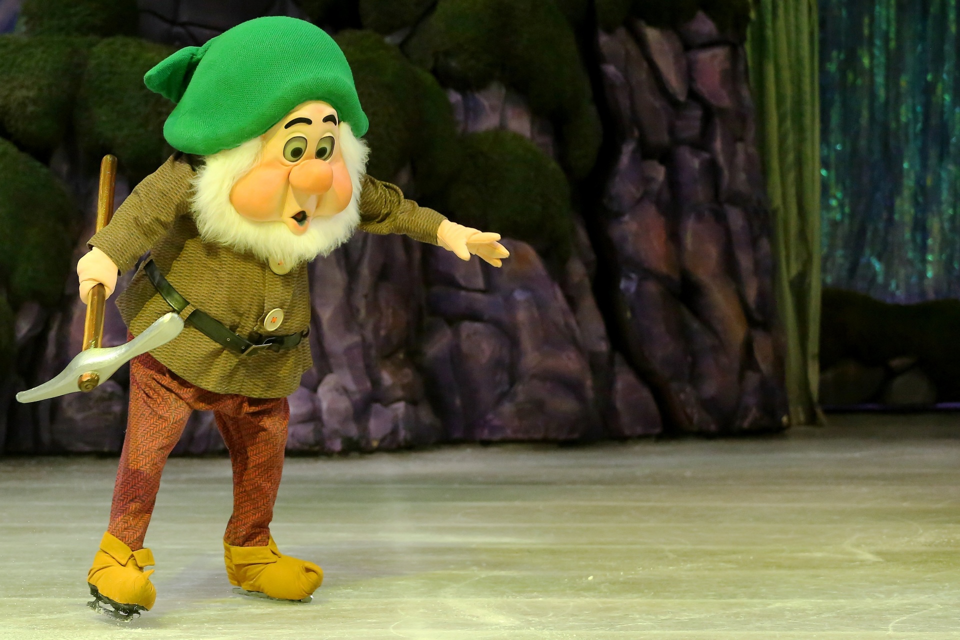 29.abr.2016 - Personagens do musical "Disney on Ice" que está de volta a São Paulo - Flávio Florido/UOL