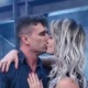 21.jun.2016 - Laura Keller e Jorge trocam beijos durante a final do "Power Couple Brasil" - Rafael Cusato/Brazil News