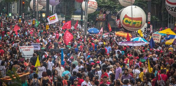 15.mar.2017 - Passeata na avenida Paulista, em São Paulo, contra a reforma da Previdência - Danilo Fernandes/Folhapress