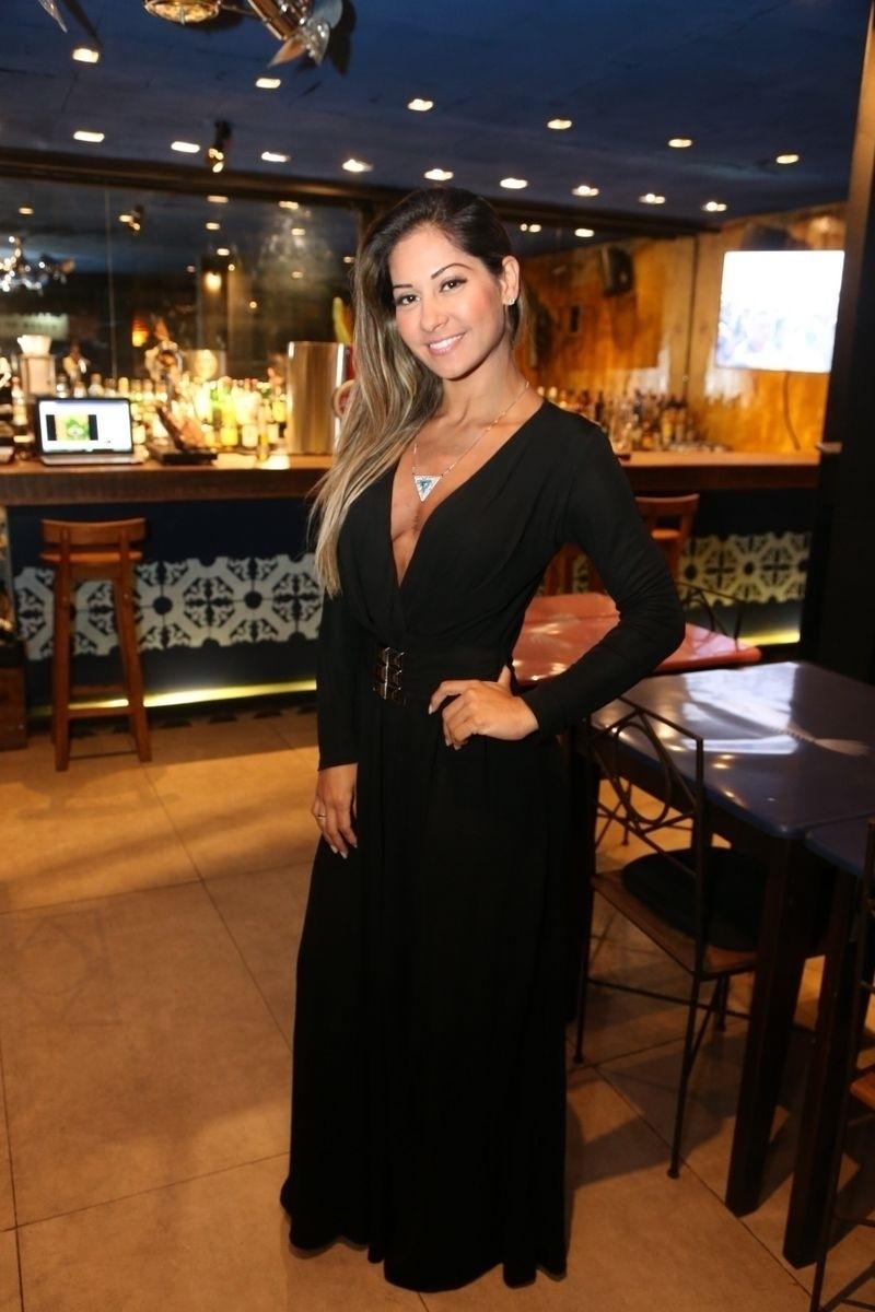 Decotada, Mayra Cardi prestigia jantar com Walcyr Carrasco no Bar de Lisboa, no Leblon, zona sul do Rio - André Freitas/ AgNews