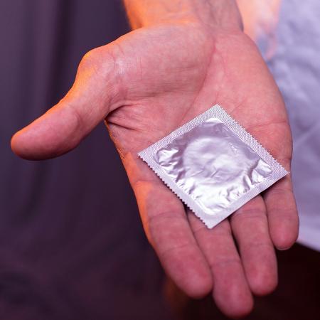 camisinha - iStock - iStock