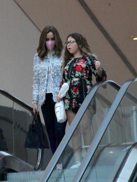 Ana Furtado é flagrada passeando com a filha em shopping no Rio - J Humberto/Agnews