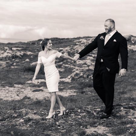 Hafthor Julius Bjornsson, o Montanha de "Game of Thrones", com a mulher, Kelsey Morgan Henson, em seu casamento - Reprodução/Instagram - Reprodução/Instagram
