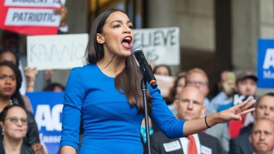 A deputada democrata Alexandria Ocasio-Cortez é chamada de socialista pelos comentaristas da Fox News - Scott Eisen/Getty Images