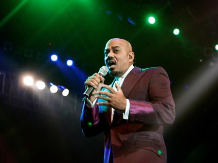 O cantor James Ingram em foto de 2008 - Reuters