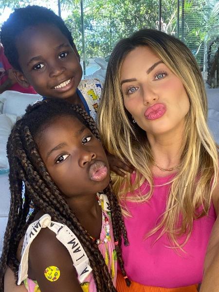 Giovanna Ewbank com Titi e Bless: "A preocupac?a?o com o futuro dos filhos e? inevita?vel" - Reprodução / Instagram