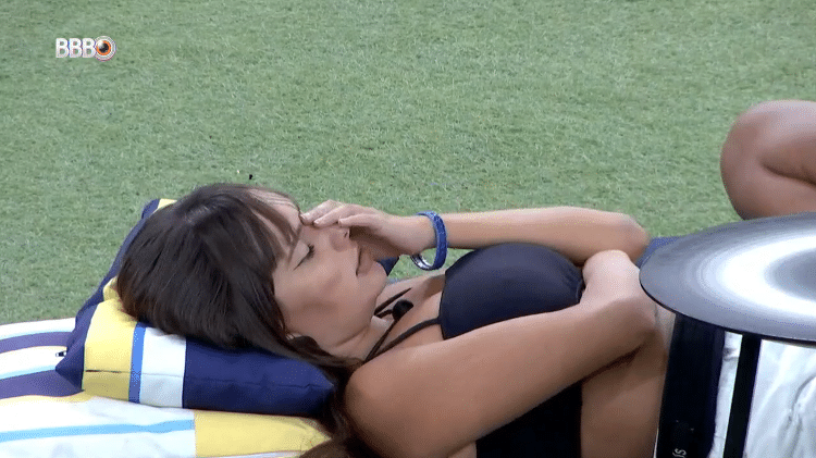 BBB 21: Thaís fala sobre Juliette para Pocah no jardim - Reprodução/Globoplay - Reprodução/Globoplay