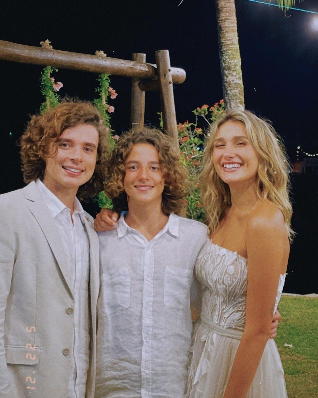 João Figueiredo, Sasha e o irmão do cantor, Daniel, no casamento - Reprodução/Instagram @danielfigueiredof_