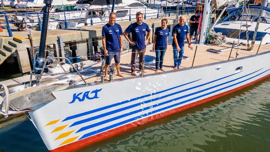 Wilhelm, David, Heloísa e Vilfredo Schurmann a bordo do veleiro Kat em 2021